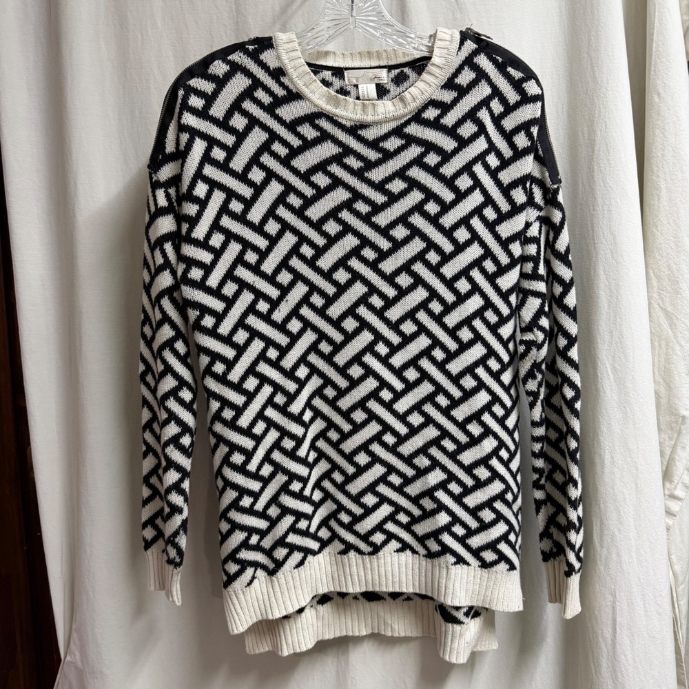 Forever 21 Exclusive Black White Geometric Zipper Shoulder Angora Sweater M
